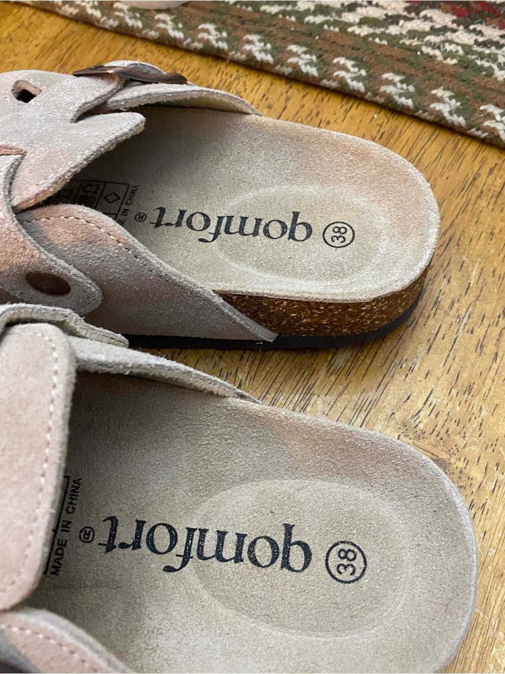 Qomfort clogs…size 7.5 (38 - Picture 5 of 8